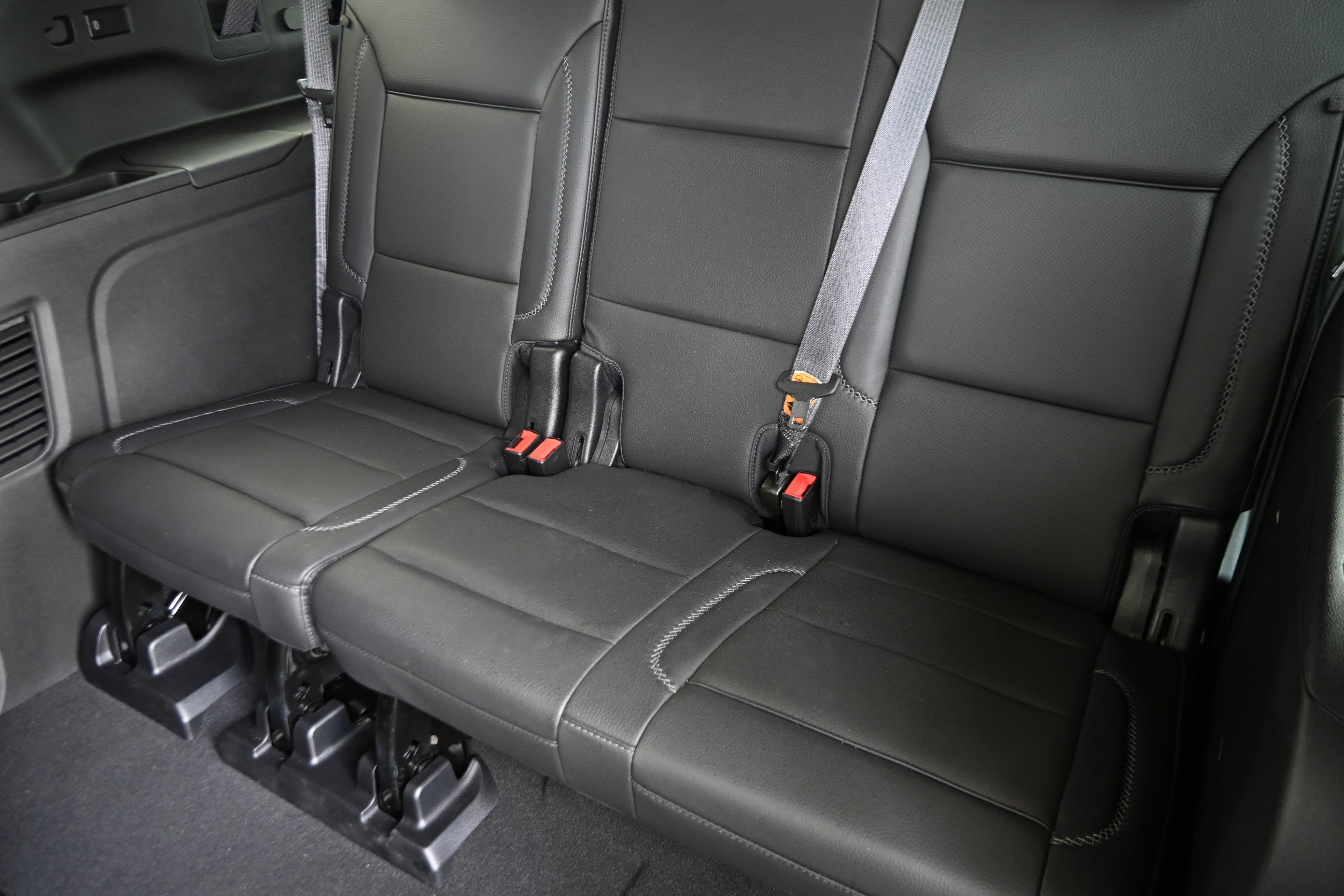 Used 2023 GMC Yukon XL Denali AWD/4WD image 13