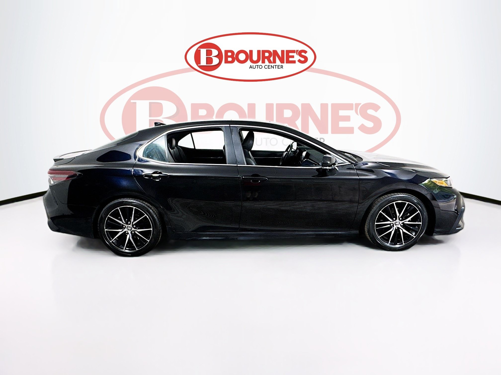 Used 2024 Toyota Camry SE w/ Cold Weather Package AWD/4WD image 10