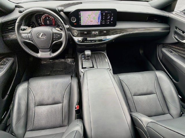 Used 2022 Lexus LS 500 w/ Accessory Package (Z2) RWD image 16
