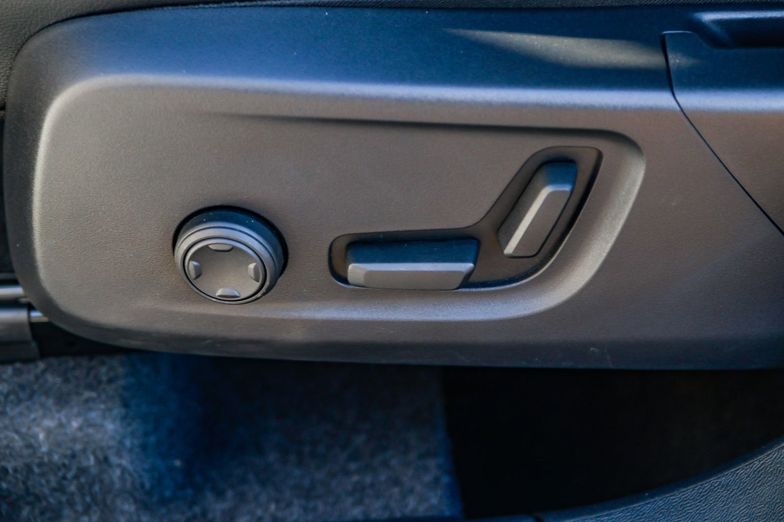 Used 2025 Volvo XC40 B5 Core AWD/4WD image 24