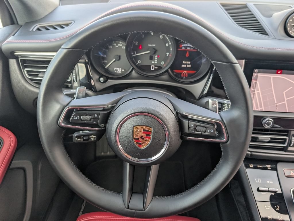Certified 2024 Porsche Macan AWD/4WD image 21