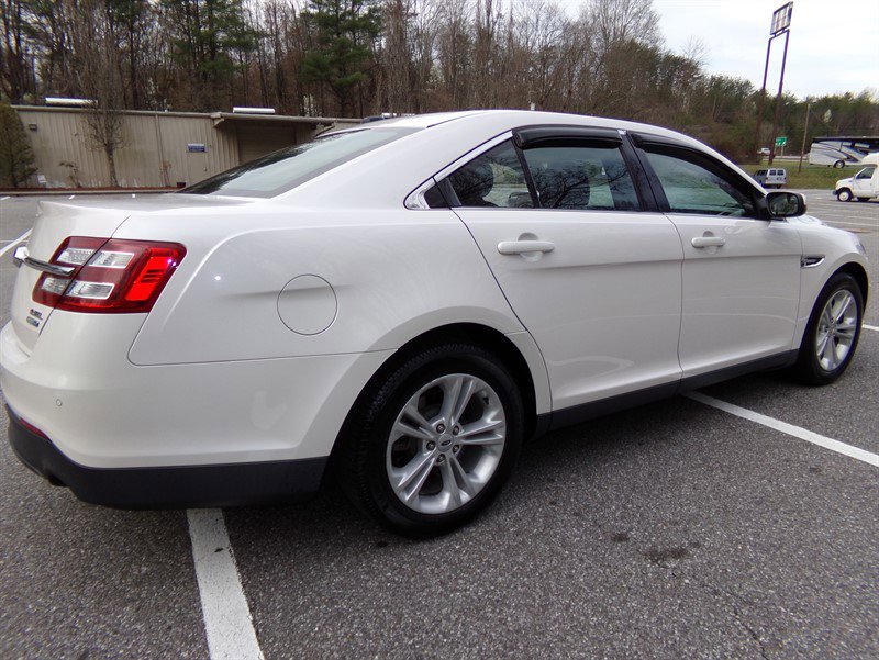 Used 2016 Ford Taurus SEL image 6