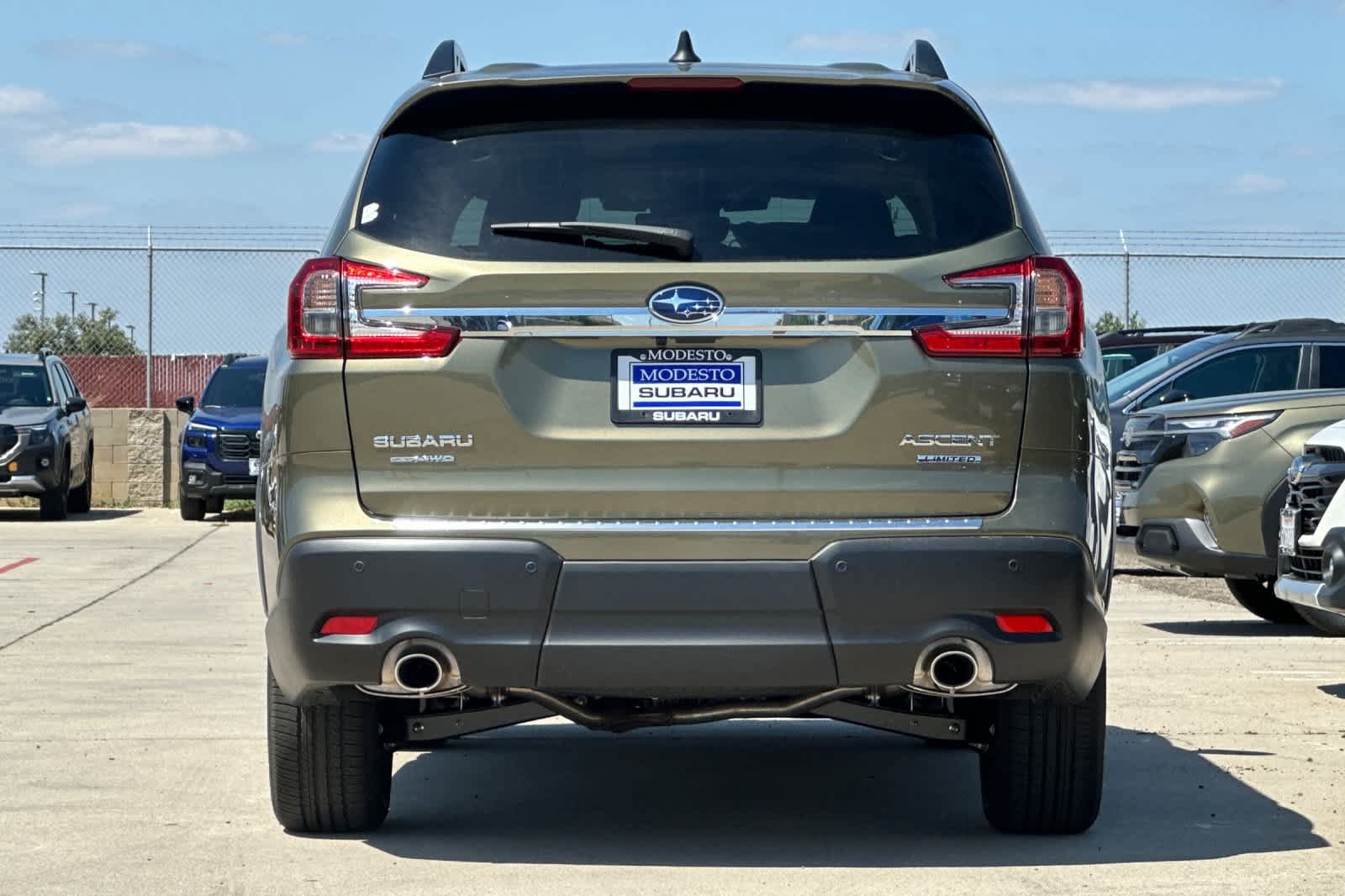 New 2026 Subaru Ascent Limited w/ Popular Package #2 AWD/4WD image 4