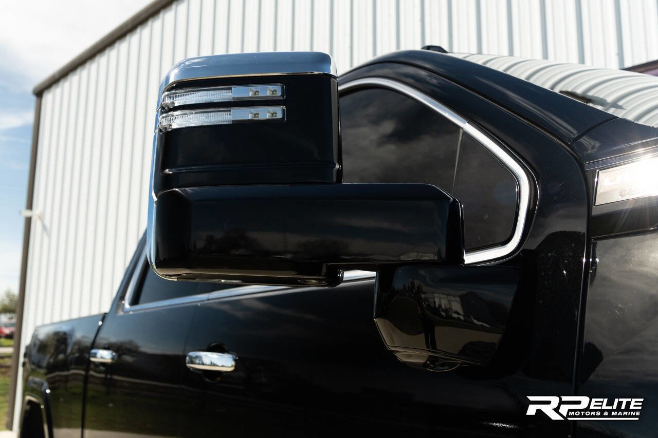 Used 2025 GMC Sierra 2500 Denali Ultimate image 12