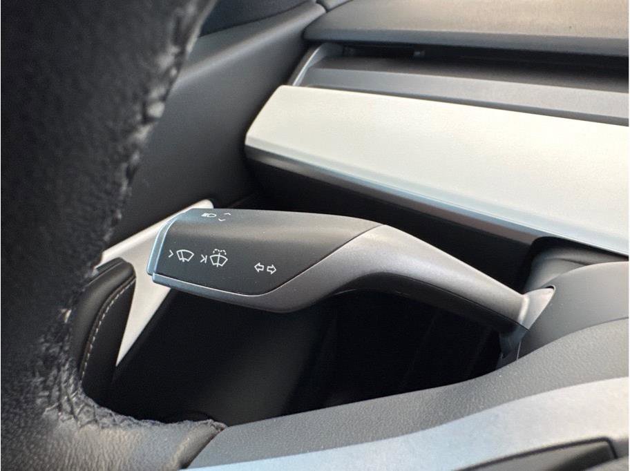 Used 2021 Tesla Model Y Long Range image 17