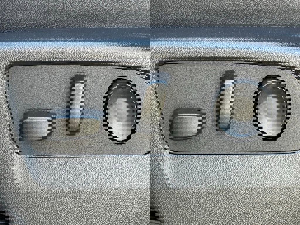 Used 2025 Chevrolet Suburban Premier image 21