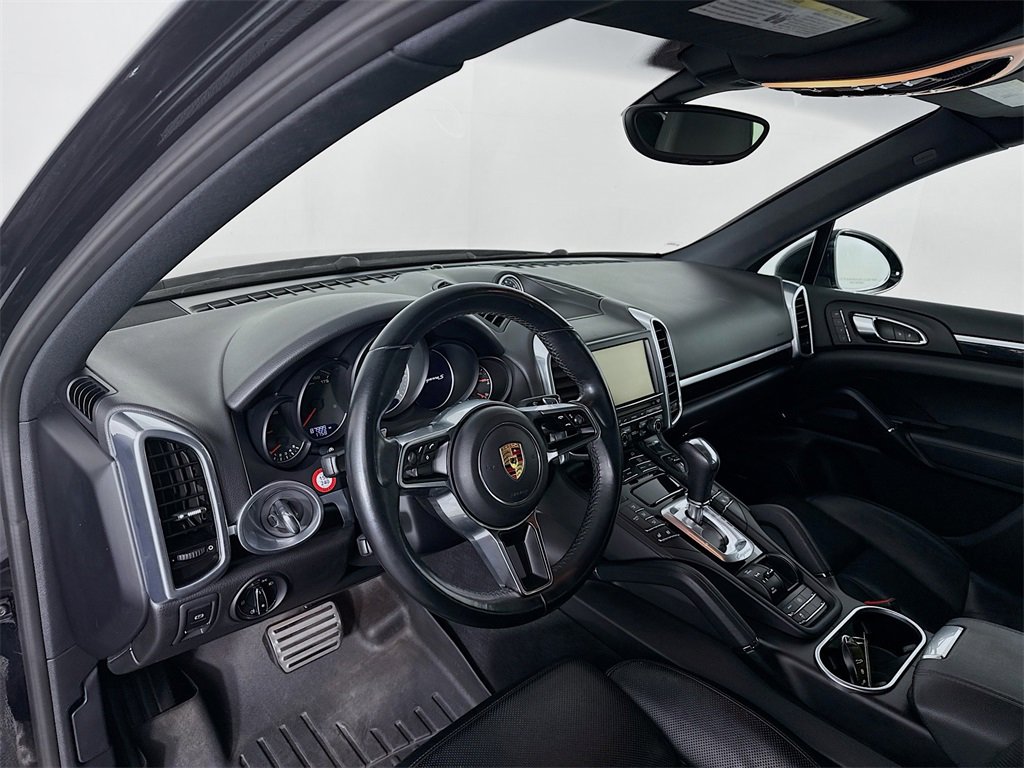 Used 2016 Porsche Cayenne S image 4
