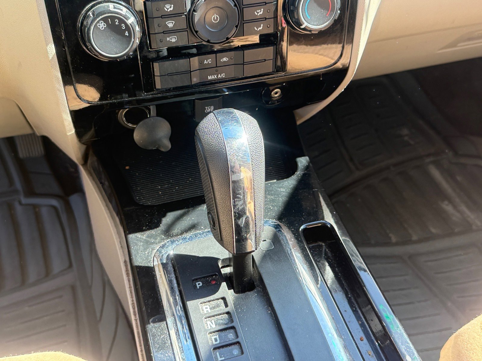 Used 2011 MAZDA Tribute i Sport image 9