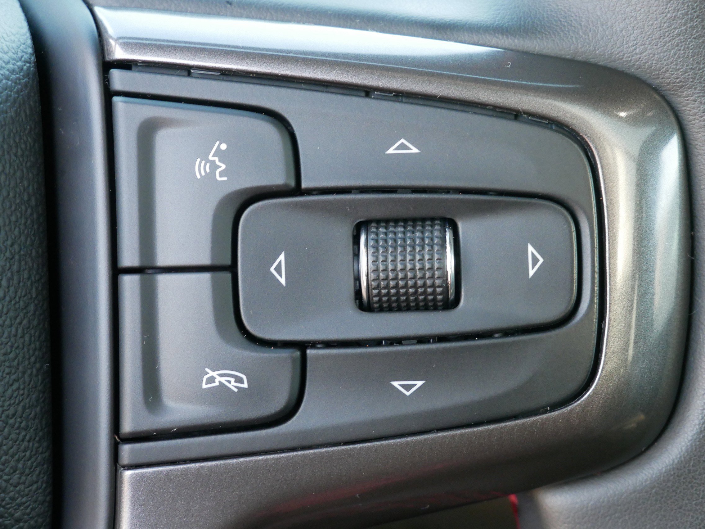 Used 2023 Chevrolet Suburban RST w/ Sport Performance Package image 28