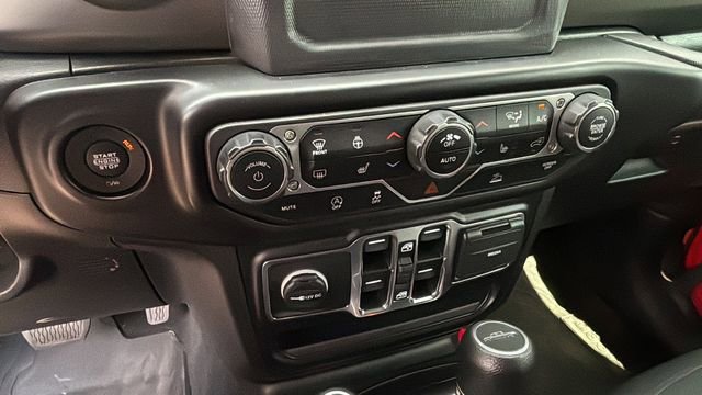 Used 2021 Jeep Gladiator Willys image 30