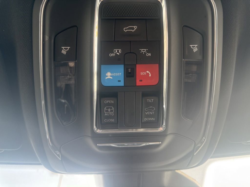 Used 2024 Jeep Grand Cherokee Altitude image 23