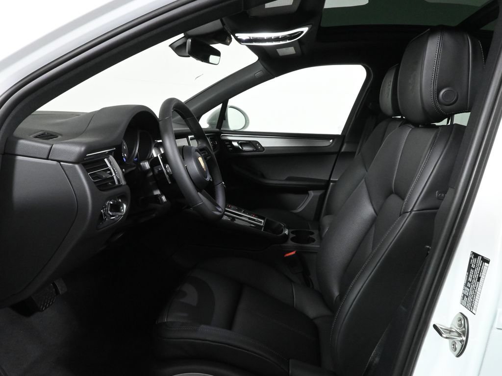 Used 2026 Porsche Macan AWD/4WD image 5