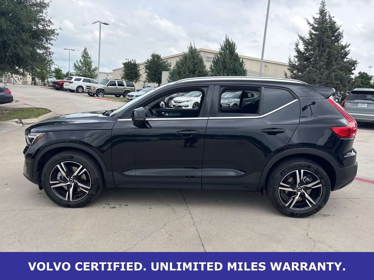 Certified 2025 Volvo XC40 B5 Core image 8