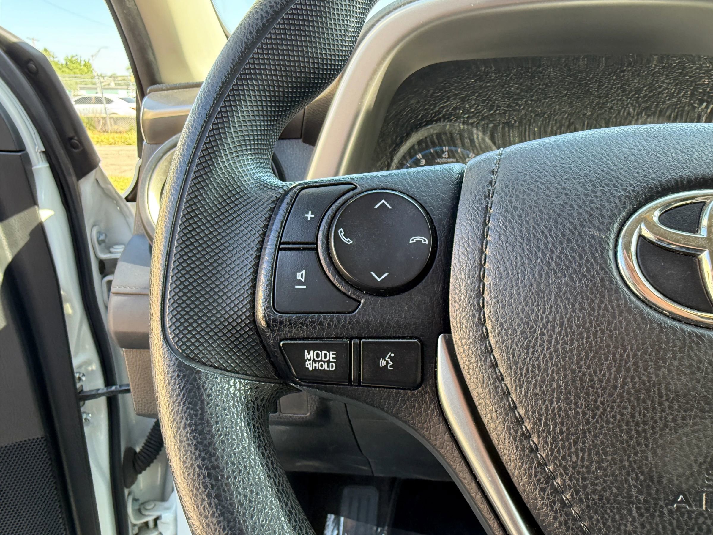 Used 2018 Toyota RAV4 LE w/ All Weather Liner Package AWD/4WD image 20