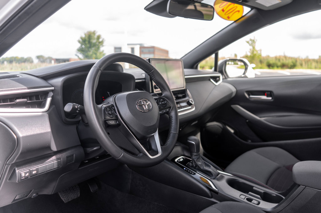 Used 2026 Toyota Corolla SE FWD image 19