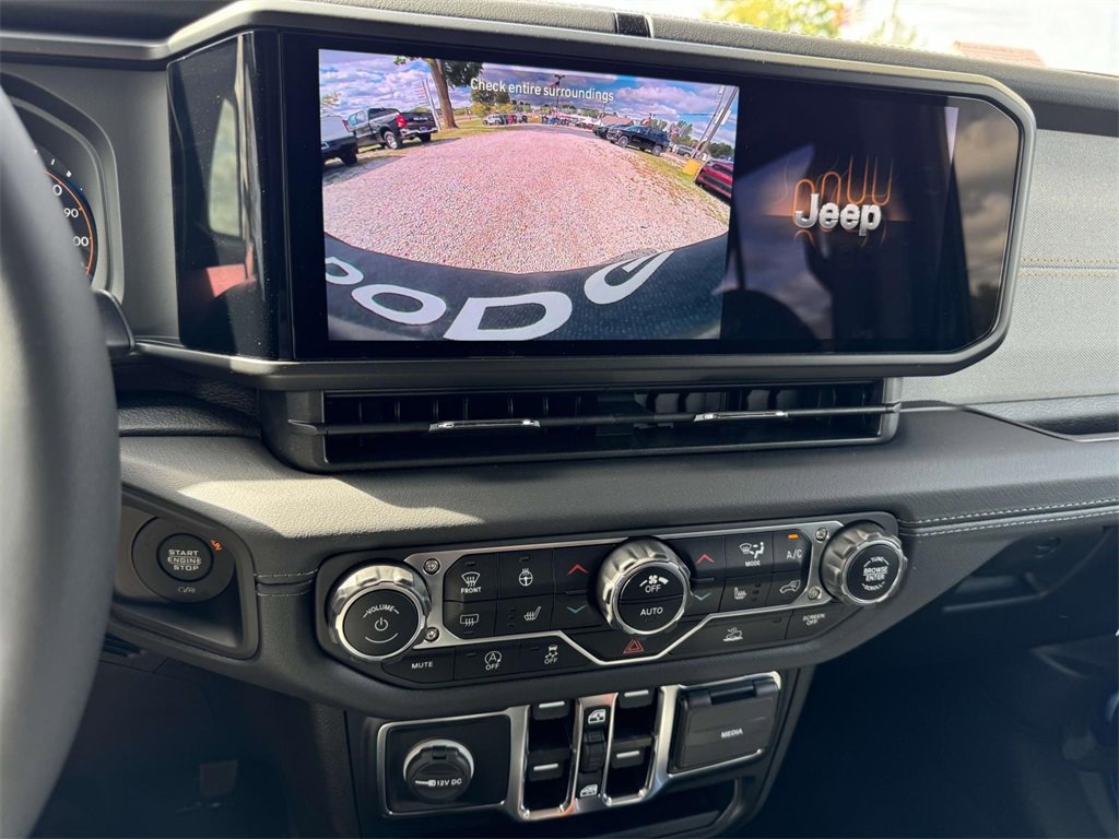 Used 2024 Jeep Wrangler Sahara image 10