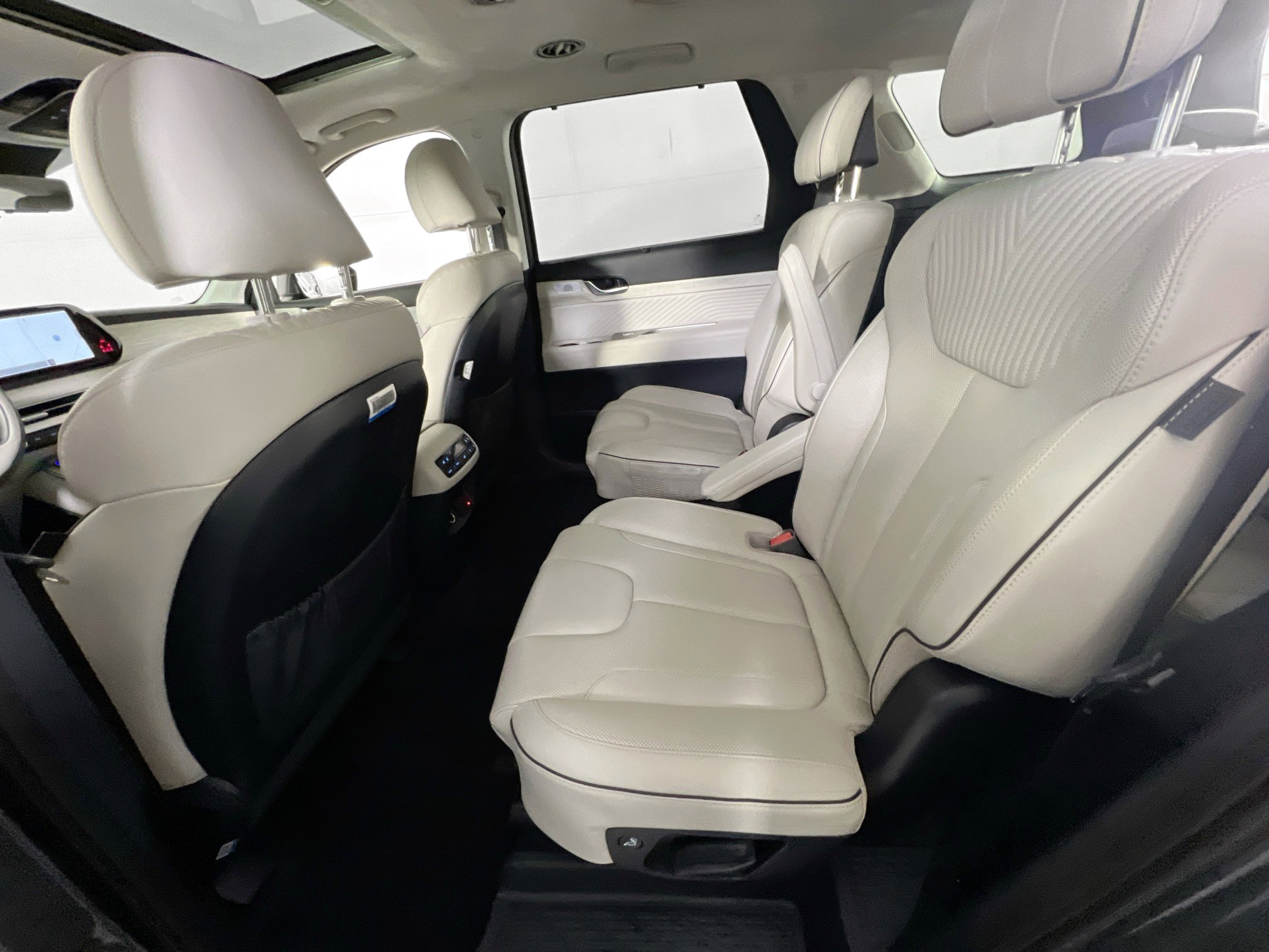 Used 2023 Hyundai Palisade Calligraphy image 26
