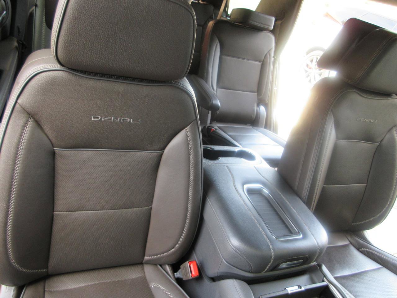 Used 2024 GMC Yukon Denali w/ Advanced Technology Package image 35