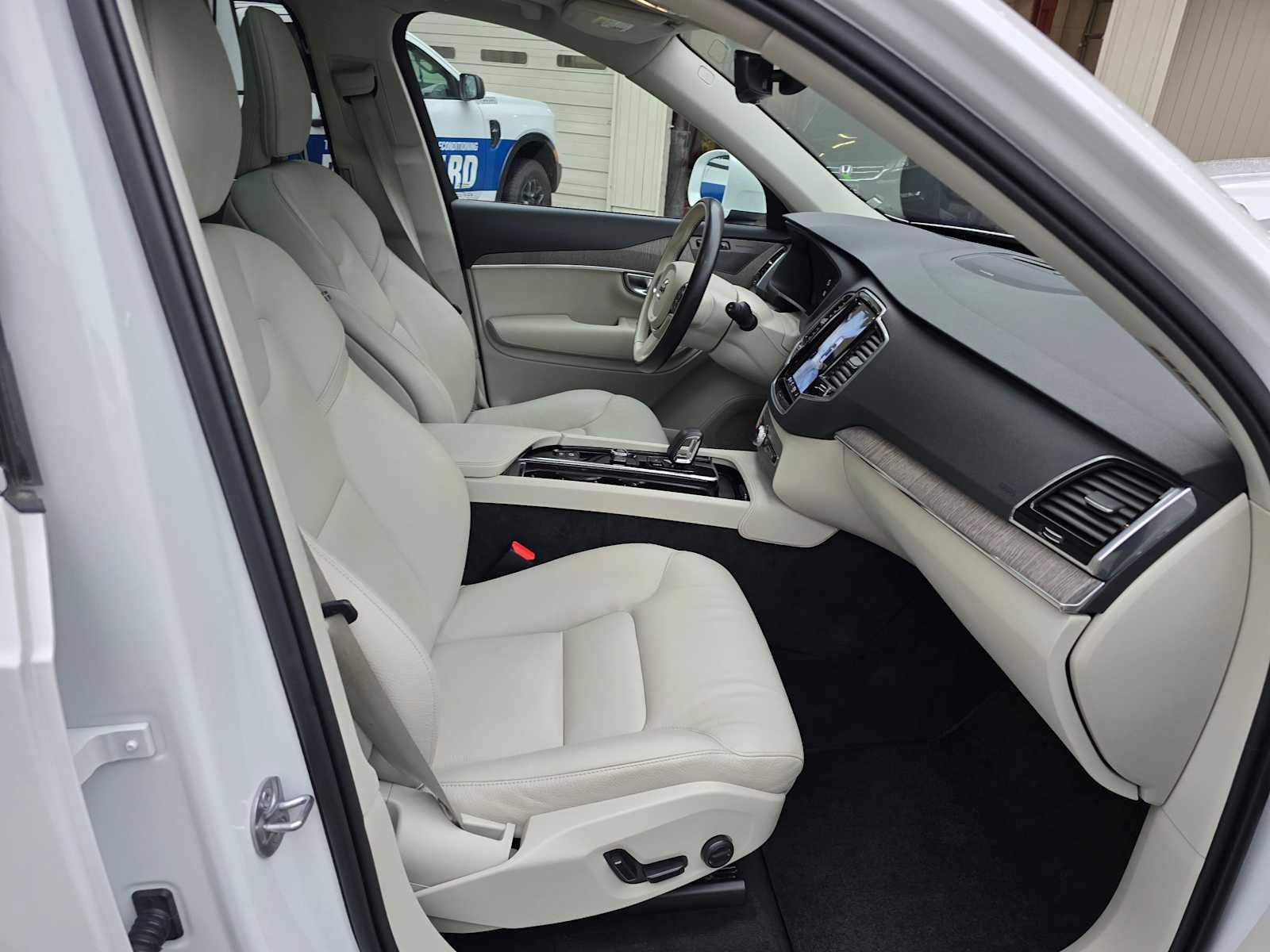 Certified 2024 Volvo XC90 T8 Plus image 11
