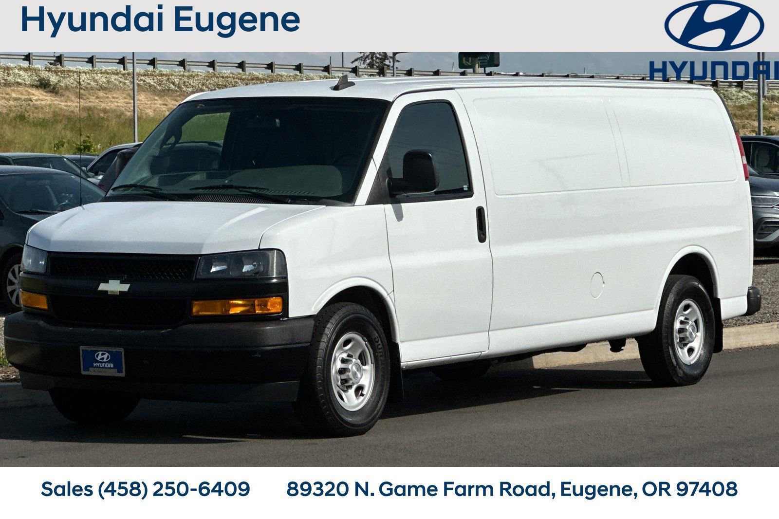 Used 2018 Chevrolet Express 3500 Extended w/ Driver Convenience Package RWD image 9