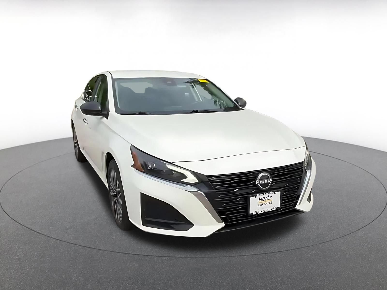 Used 2025 Nissan Altima 2.5 SV FWD image 3