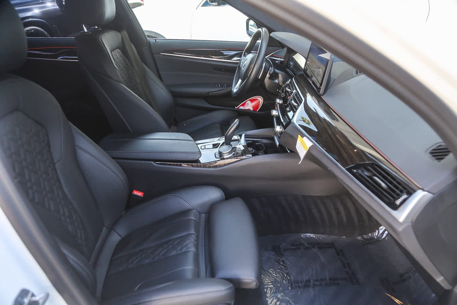 Used 2023 BMW 530e w/ Convenience Package image 13