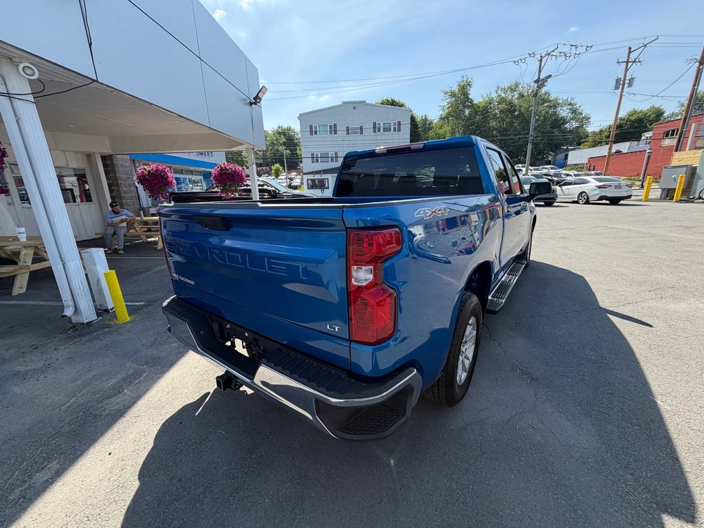 Used 2022 Chevrolet Silverado 1500 LT AWD/4WD image 5