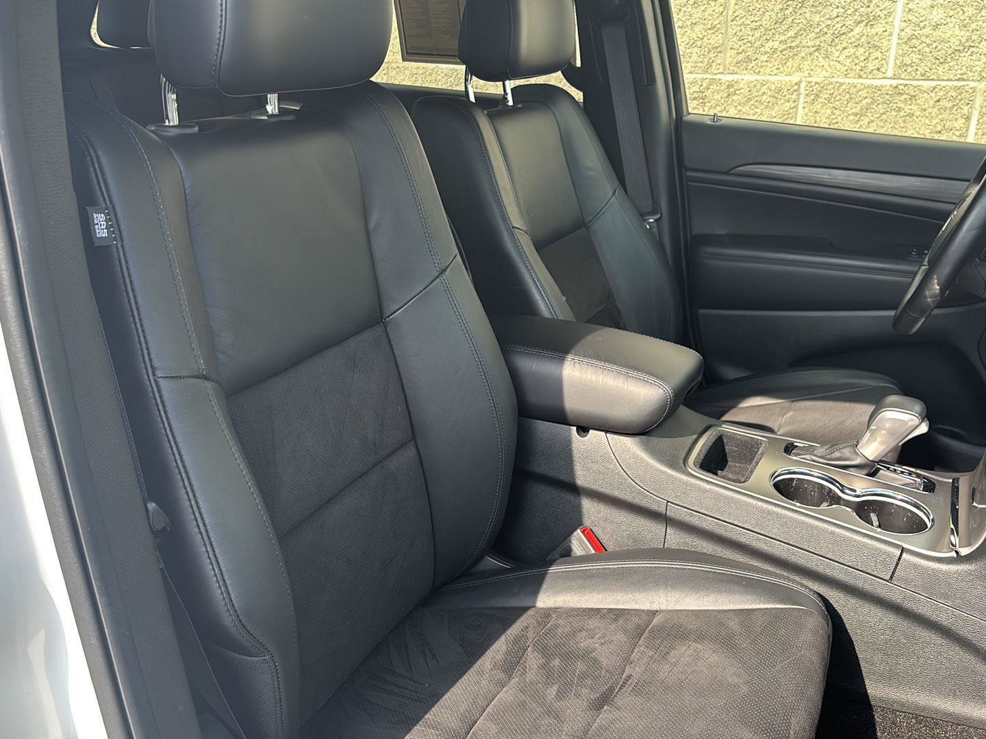 Used 2022 Jeep Grand Cherokee Laredo X AWD/4WD image 21