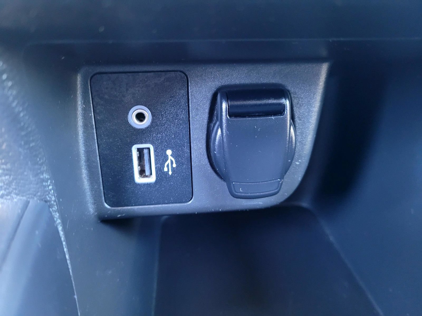 Used 2020 Nissan Versa S FWD image 24