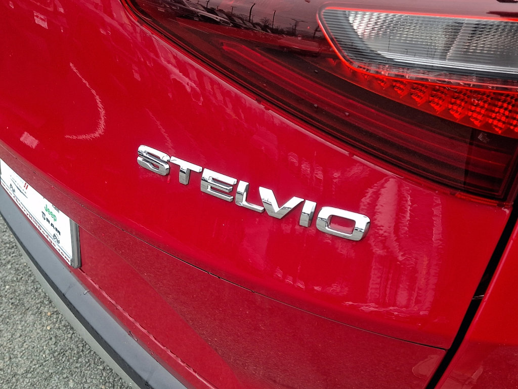 Used 2020 Alfa Romeo Stelvio RWD image 16