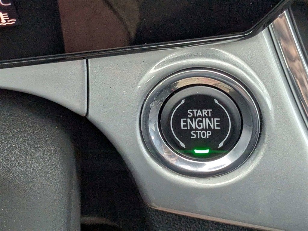 Used 2025 Chevrolet Trax LT w/ LT Convenience Package image 32