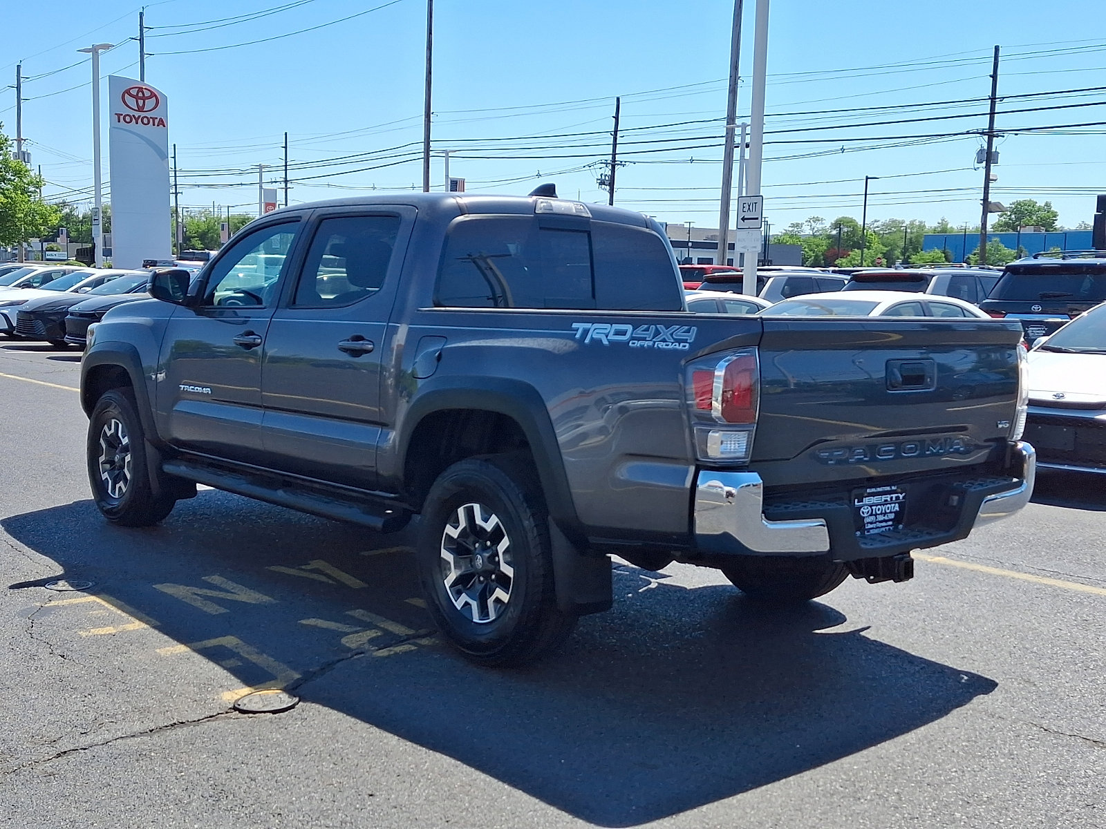 Used 2023 Toyota Tacoma TRD Off-Road AWD/4WD image 4