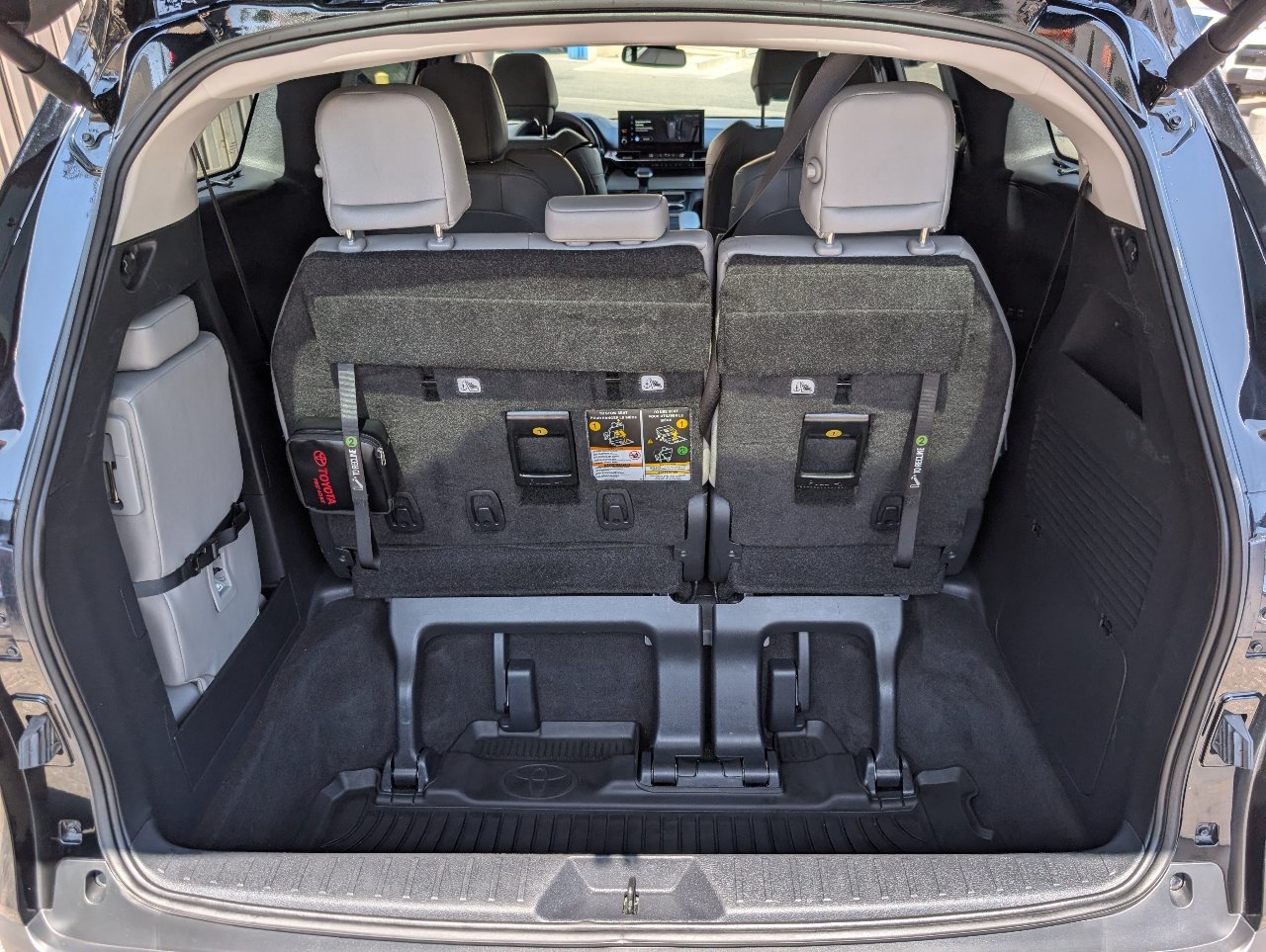 Used 2026 Toyota Sienna XLE FWD image 10