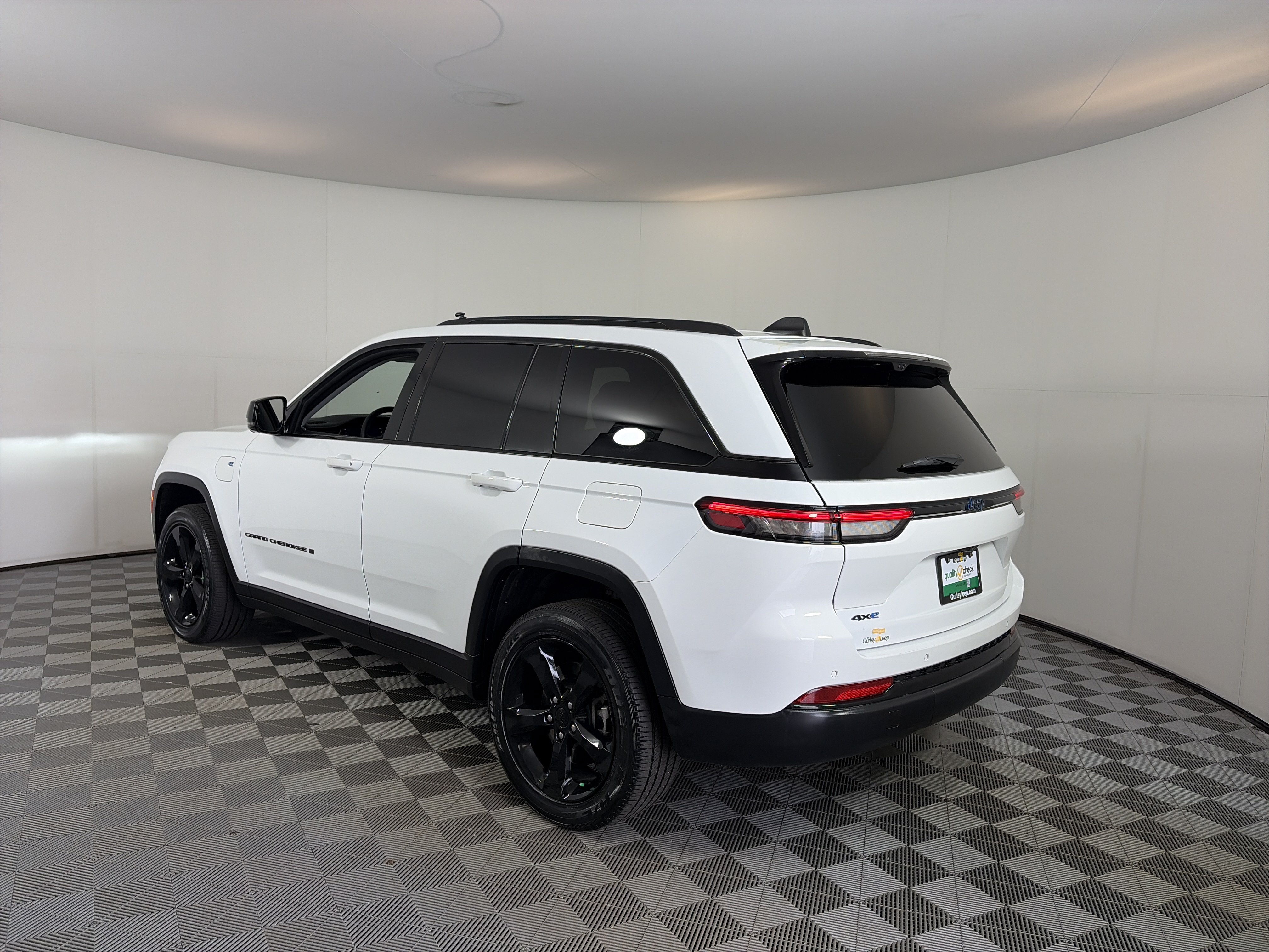 Used 2023 Jeep Grand Cherokee 4WD 4xe w/ Luxury Tech Group II image 8
