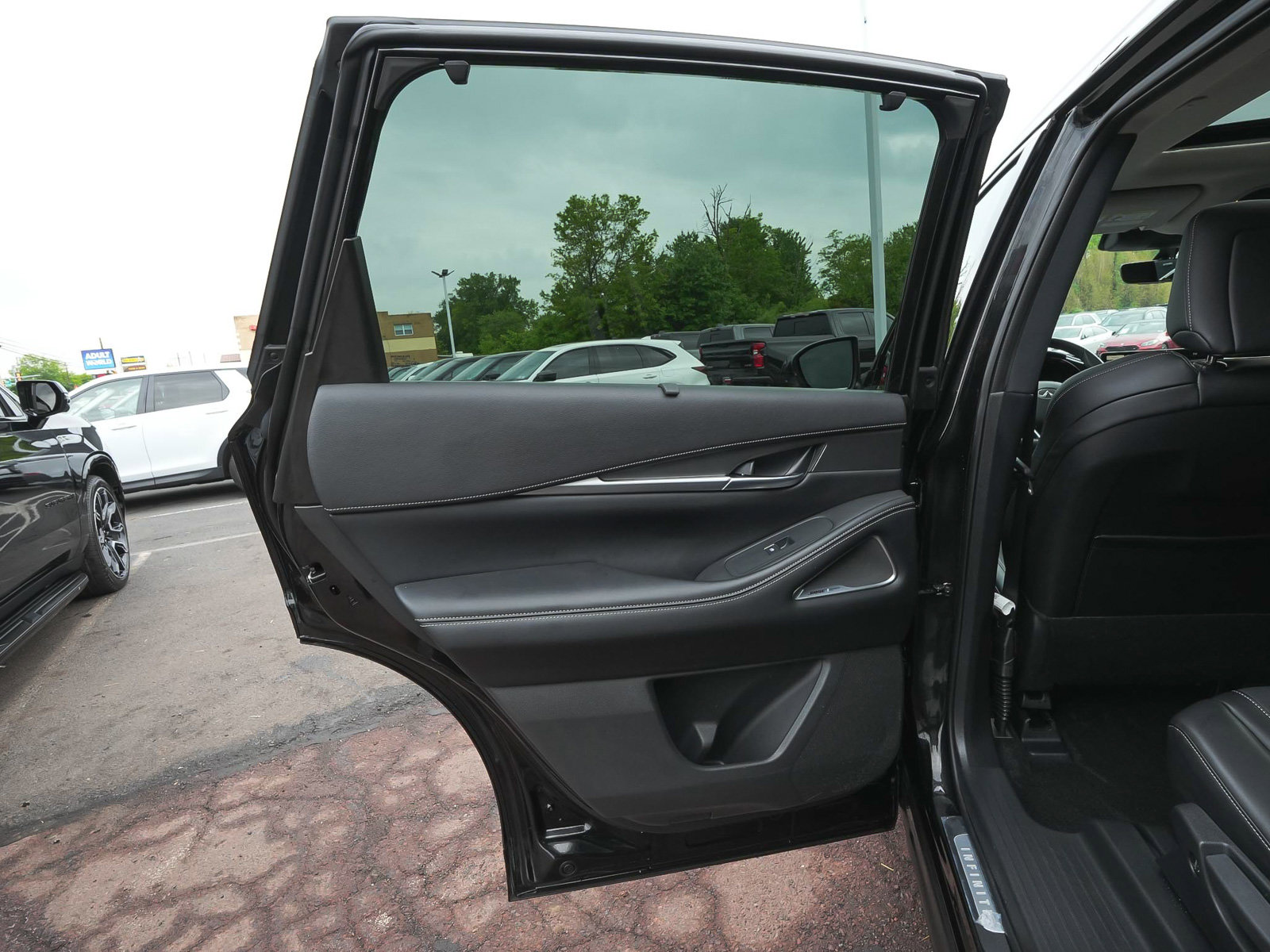 Used 2025 INFINITI QX60 Luxe AWD/4WD image 13