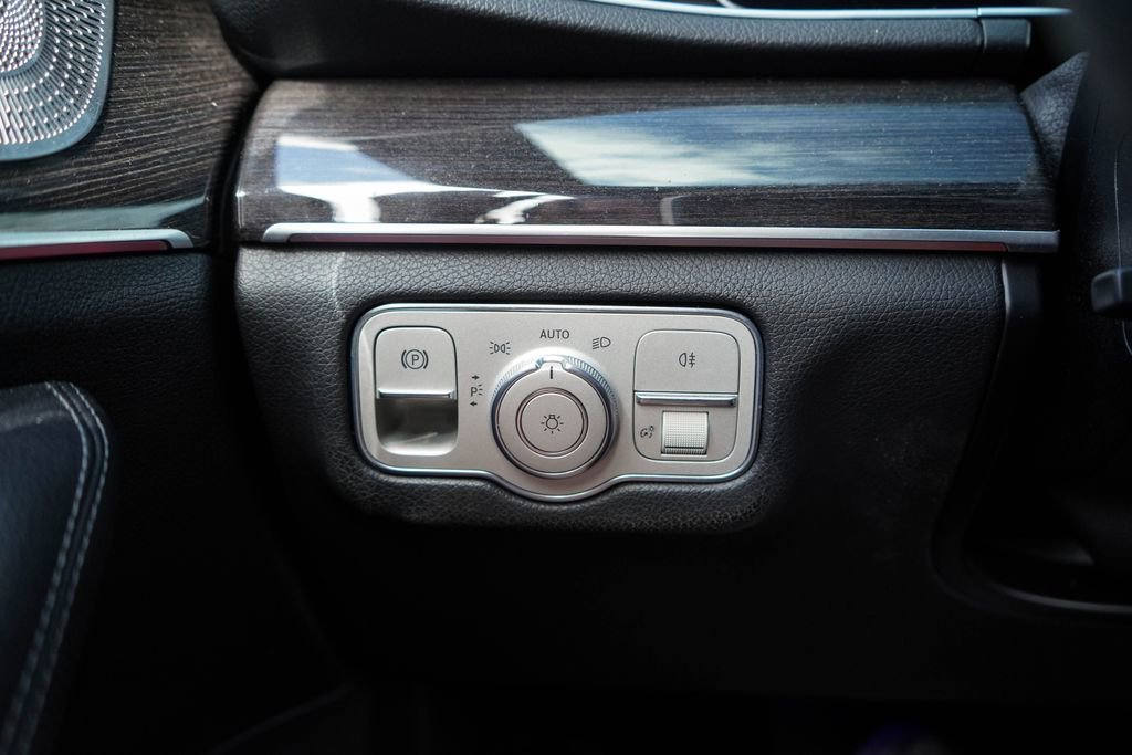 Used 2020 Mercedes-Benz GLE 350 w/ Premium Package image 27