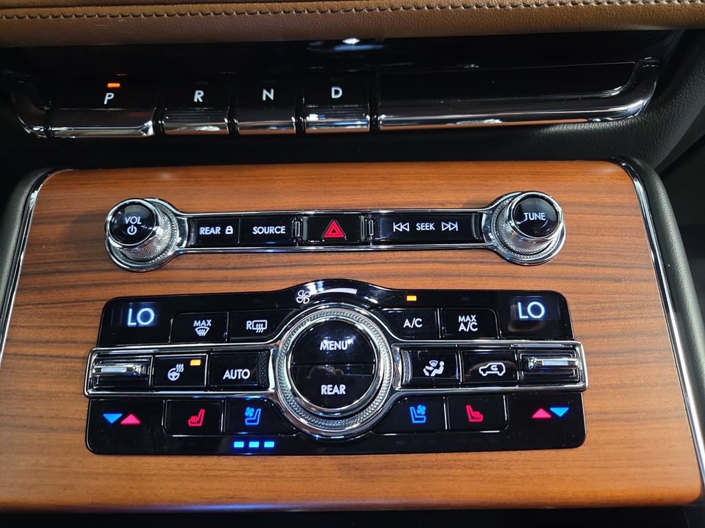 Used 2020 Lincoln Aviator Reserve w/ Equipment Group 201A AWD/4WD image 18