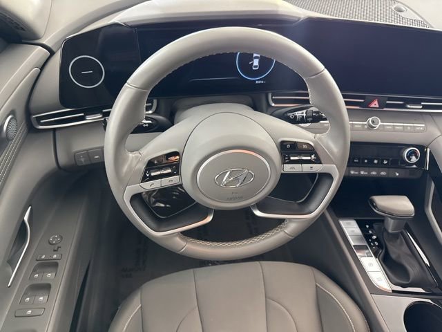 Used 2023 Hyundai Elantra SEL w/ Convenience Package image 24