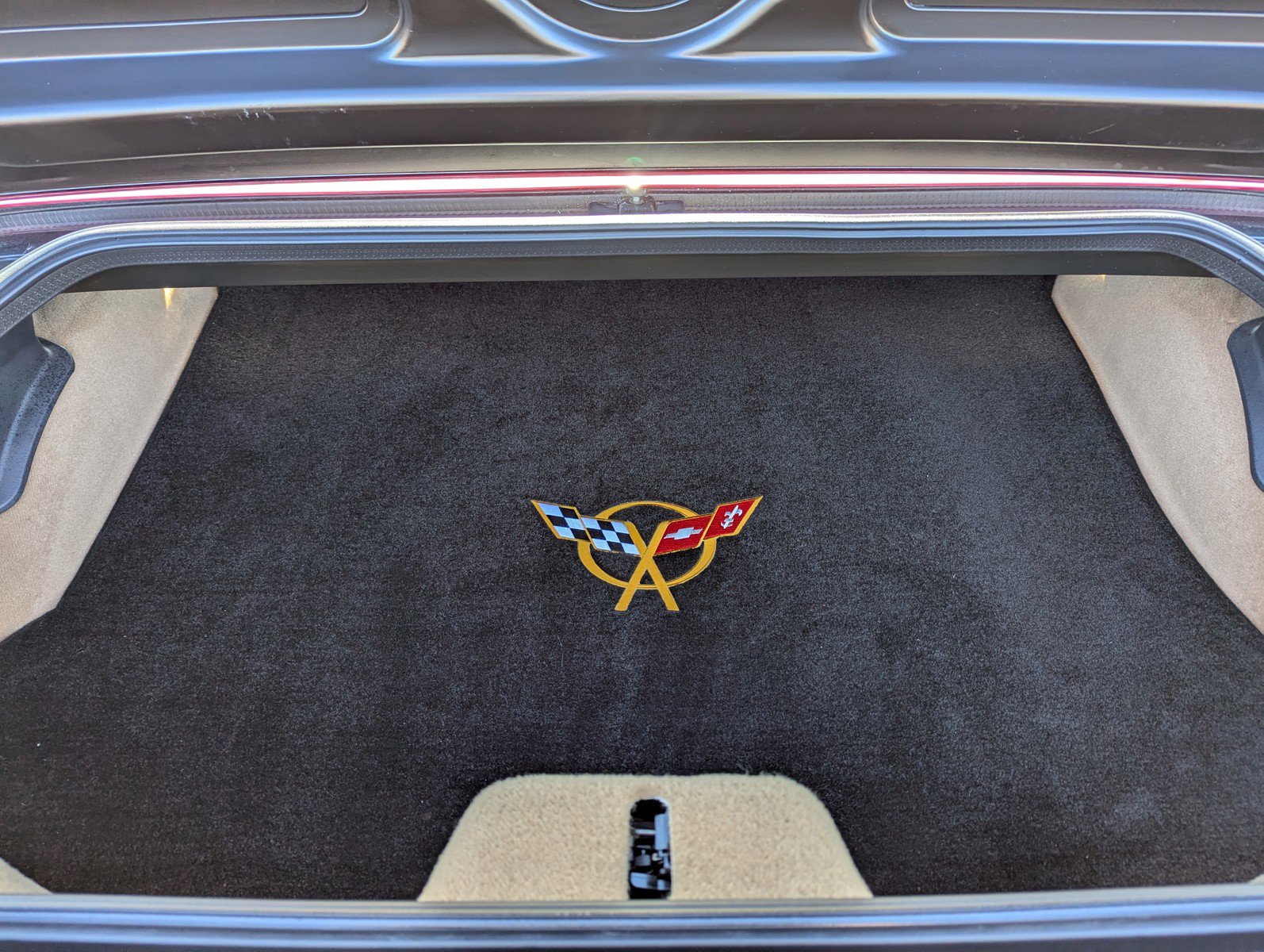 Used 2004 Chevrolet Corvette Convertible w/ Preferred Equipment Group image 13