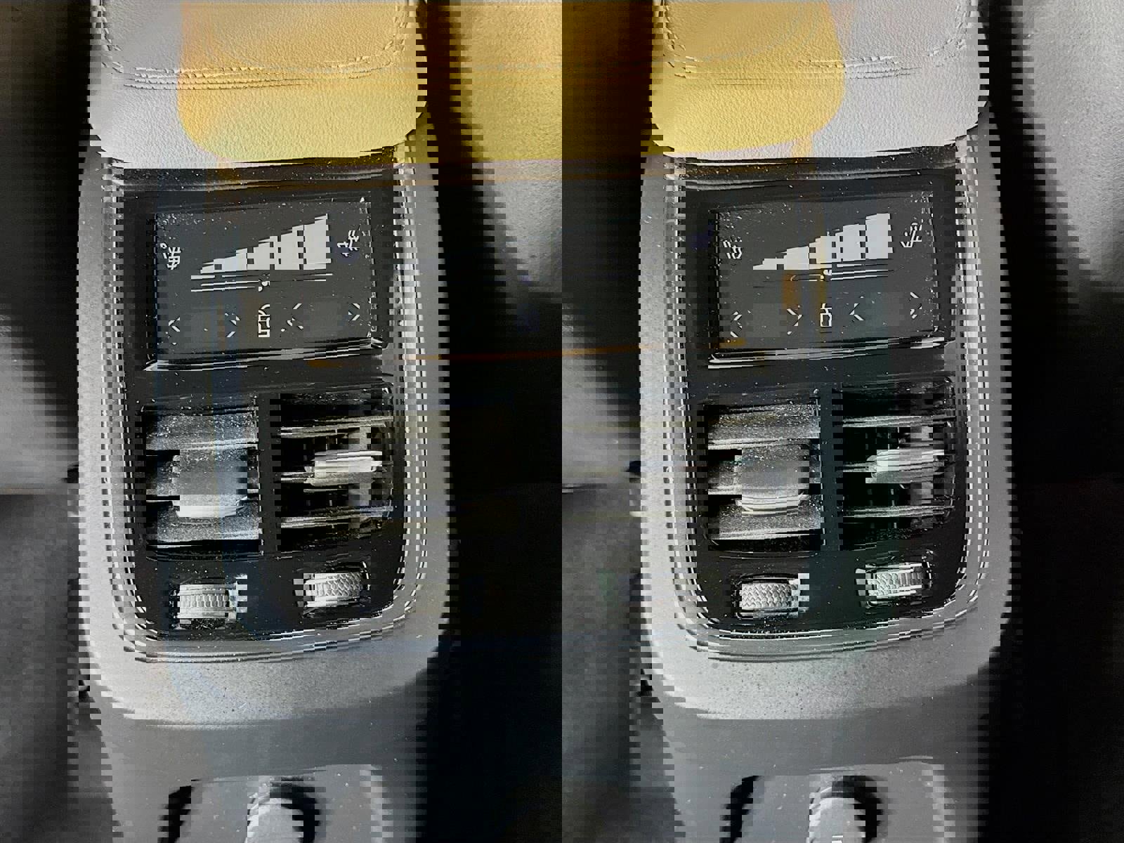 Used 2022 Volvo XC90 T8 Inscription image 28