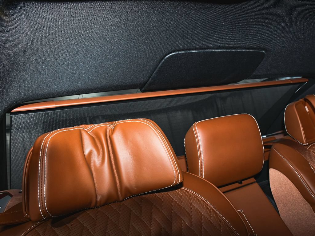 Used 2022 BMW ALPINA B7 xDrive w/ Luxury Rear Seating Package AWD/4WD image 79