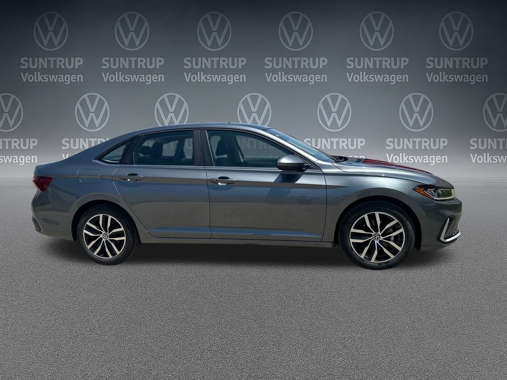Used 2025 Volkswagen Jetta SE w/ Sunroof Package FWD image 40
