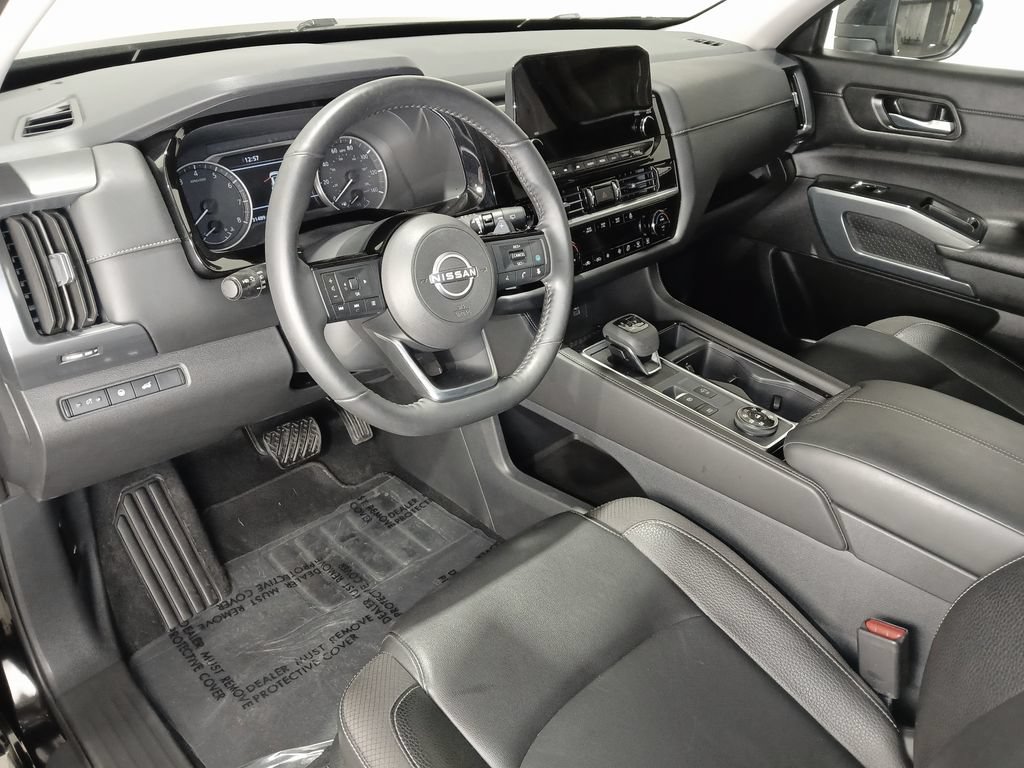 Used 2025 Nissan Pathfinder SL AWD/4WD image 16