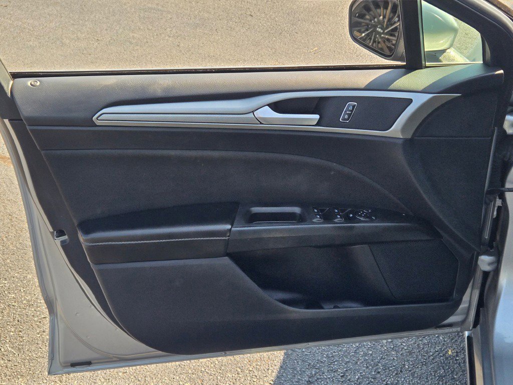 Used 2020 Ford Fusion SE image 15