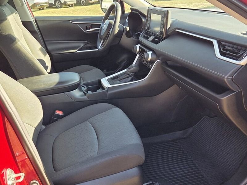 Used 2020 Toyota RAV4 XLE w/ Convenience Package image 13
