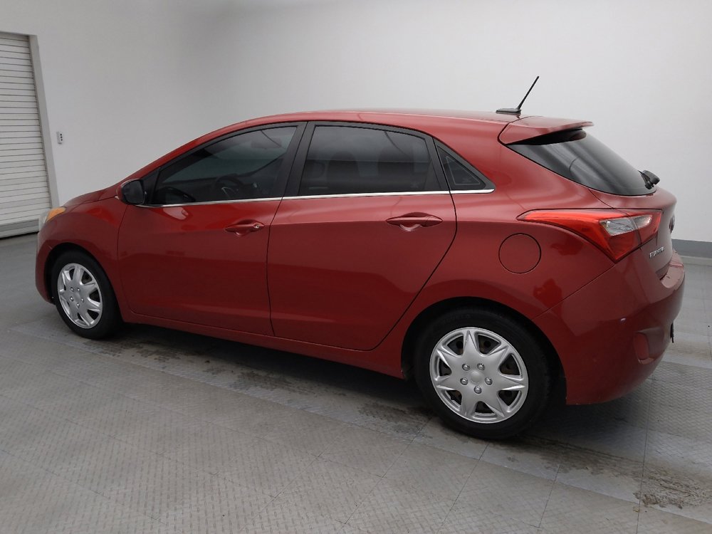 Used 2017 Hyundai Elantra GT image 3