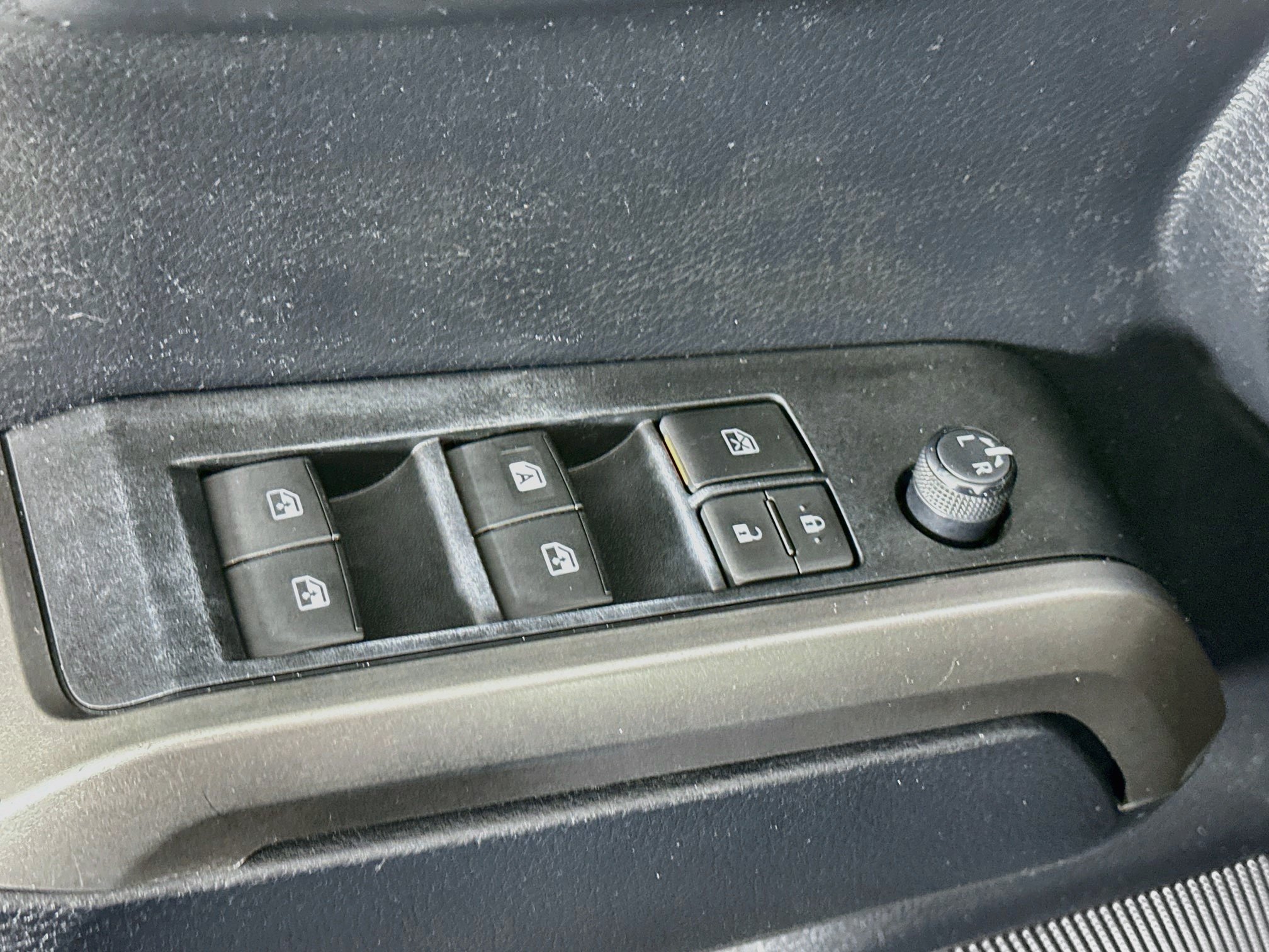 Used 2019 Toyota Tacoma SR5 AWD/4WD image 15