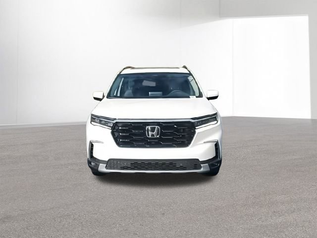 New 2025 Honda Pilot Touring image 3