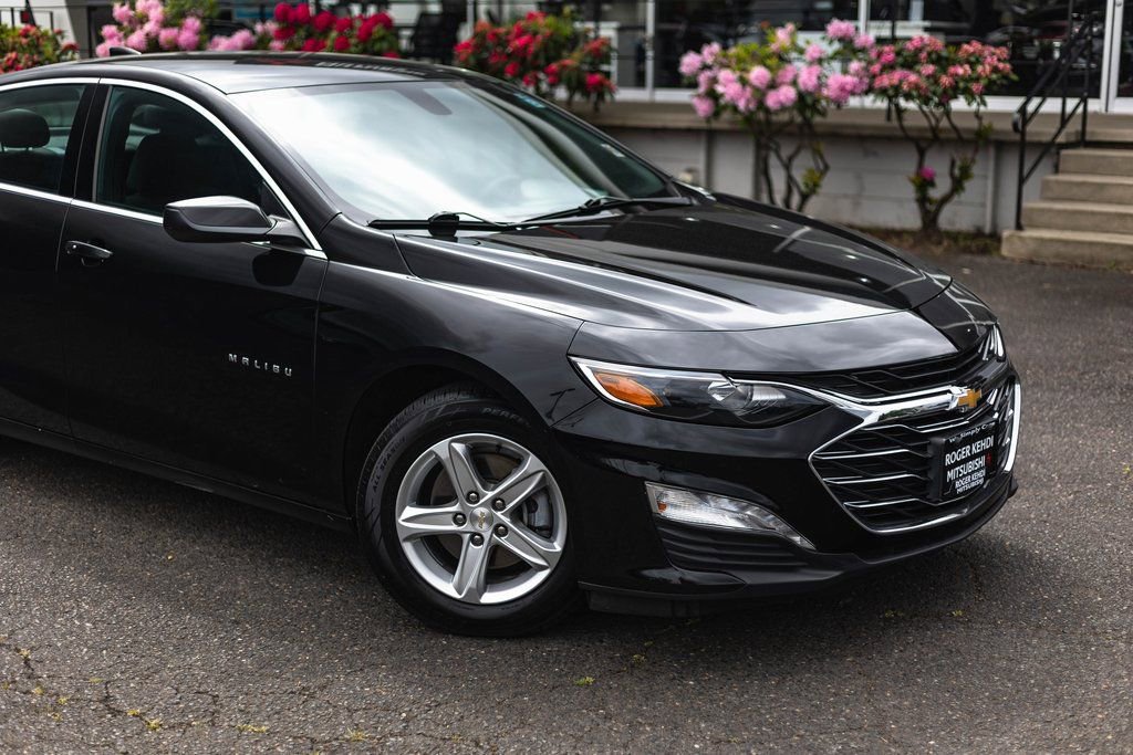 Used 2022 Chevrolet Malibu LT FWD image 3