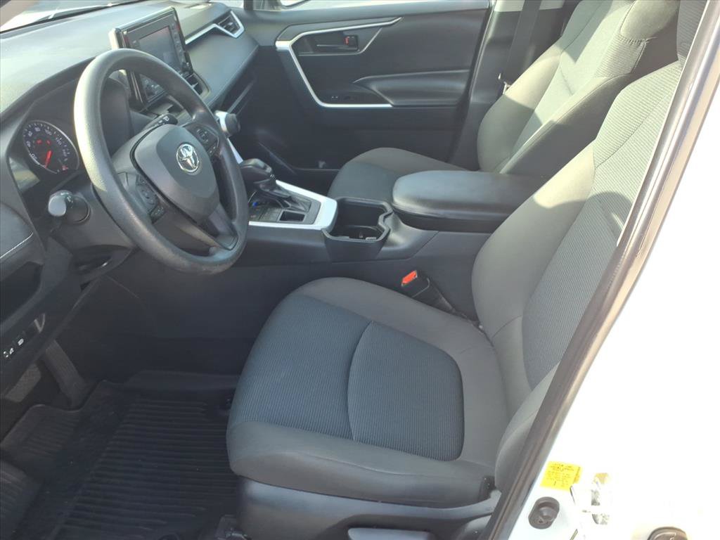 Used 2022 Toyota RAV4 LE AWD/4WD image 5